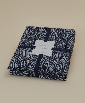 Jacquard Leaf Patterned Bedspread Set
Navy Blue