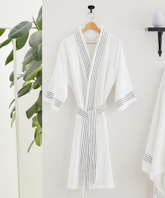 SUBTLE STITCH BATHROBE 